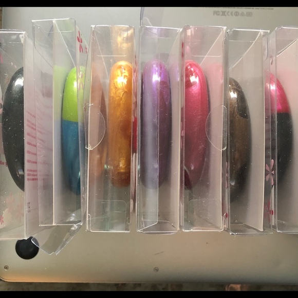 Mom’s Jewelry-Baby’s Teething Toy: Baby-Proof NonToxic Single Bracelet- 7 Colors - Picture 2 of 16